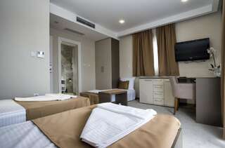 Отель Hotel Fobra Подгорица Трехместный номер Делюкс-2