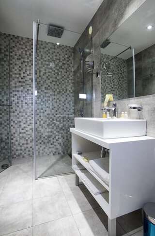 Отель Hotel Fobra Подгорица Двухместный номер Делюкс с 2 отдельными кроватями-10