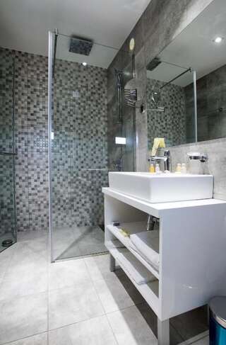 Отель Hotel Fobra Подгорица Двухместный номер Делюкс с 2 отдельными кроватями-21