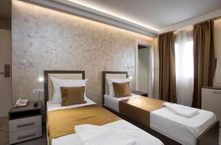 Отель Hotel Fobra Подгорица Двухместный номер Делюкс с 2 отдельными кроватями-26